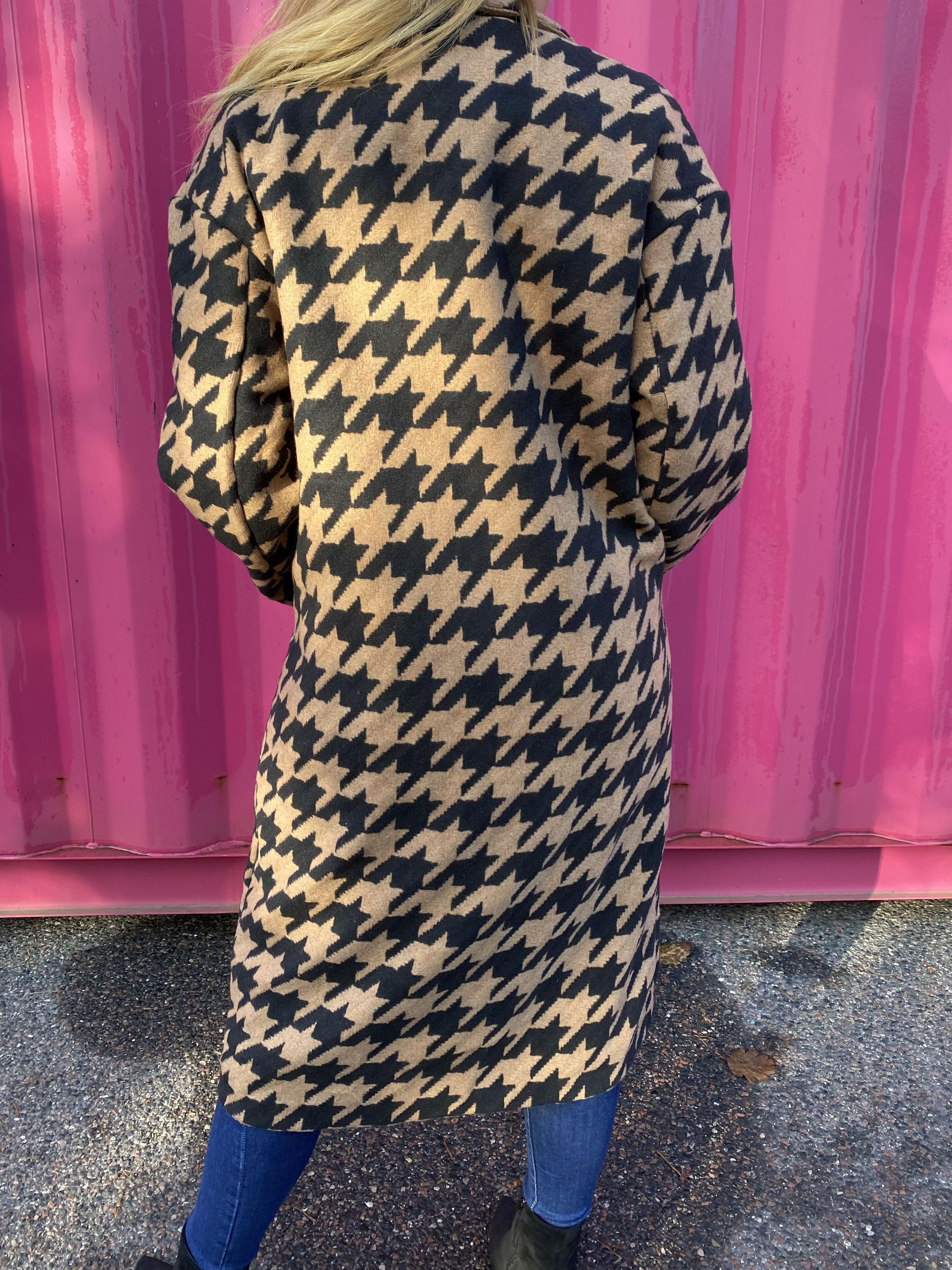 Kerry - Kamelfärgad jacka i huntandsmönster